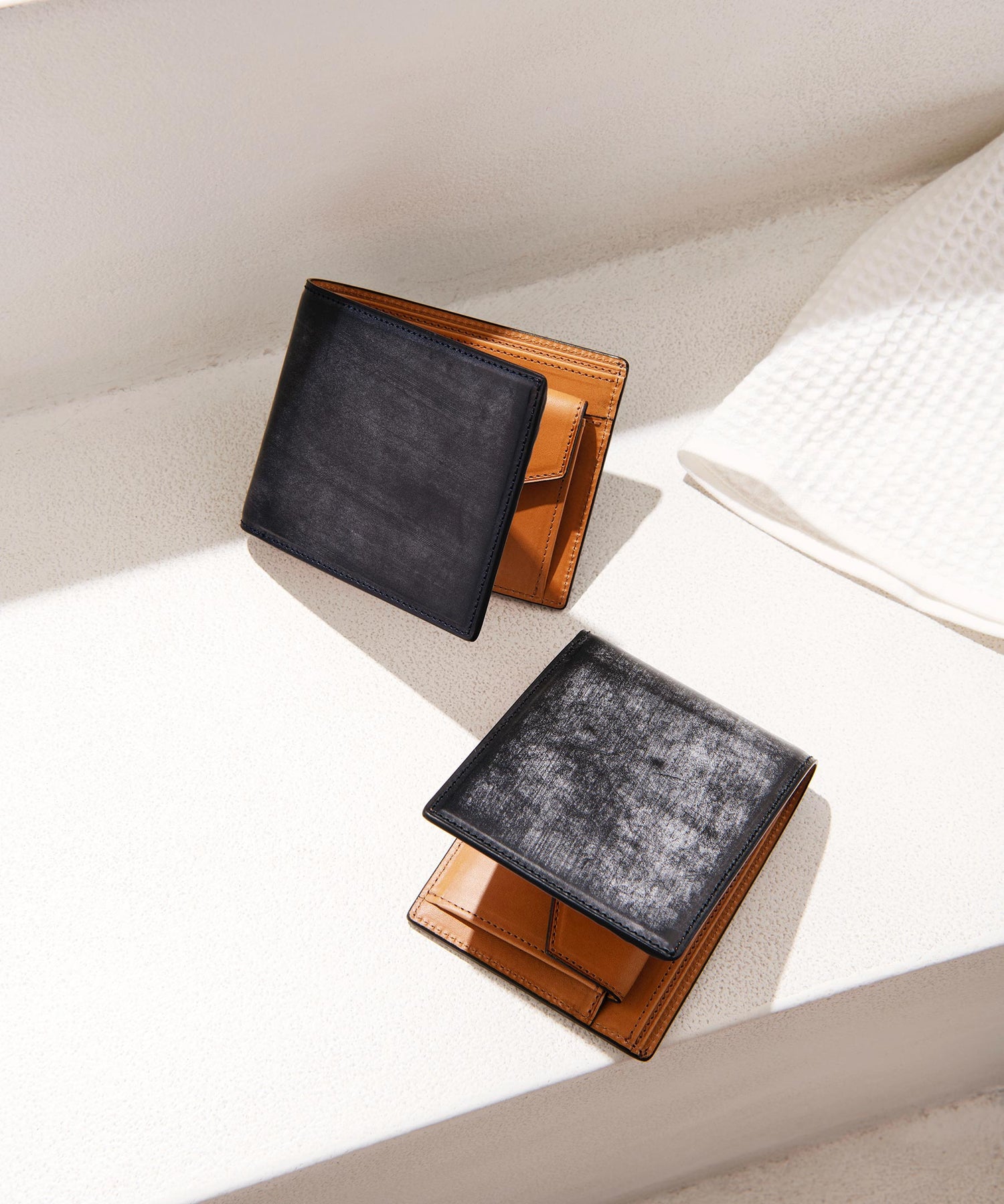 二つ折り財布 レザー