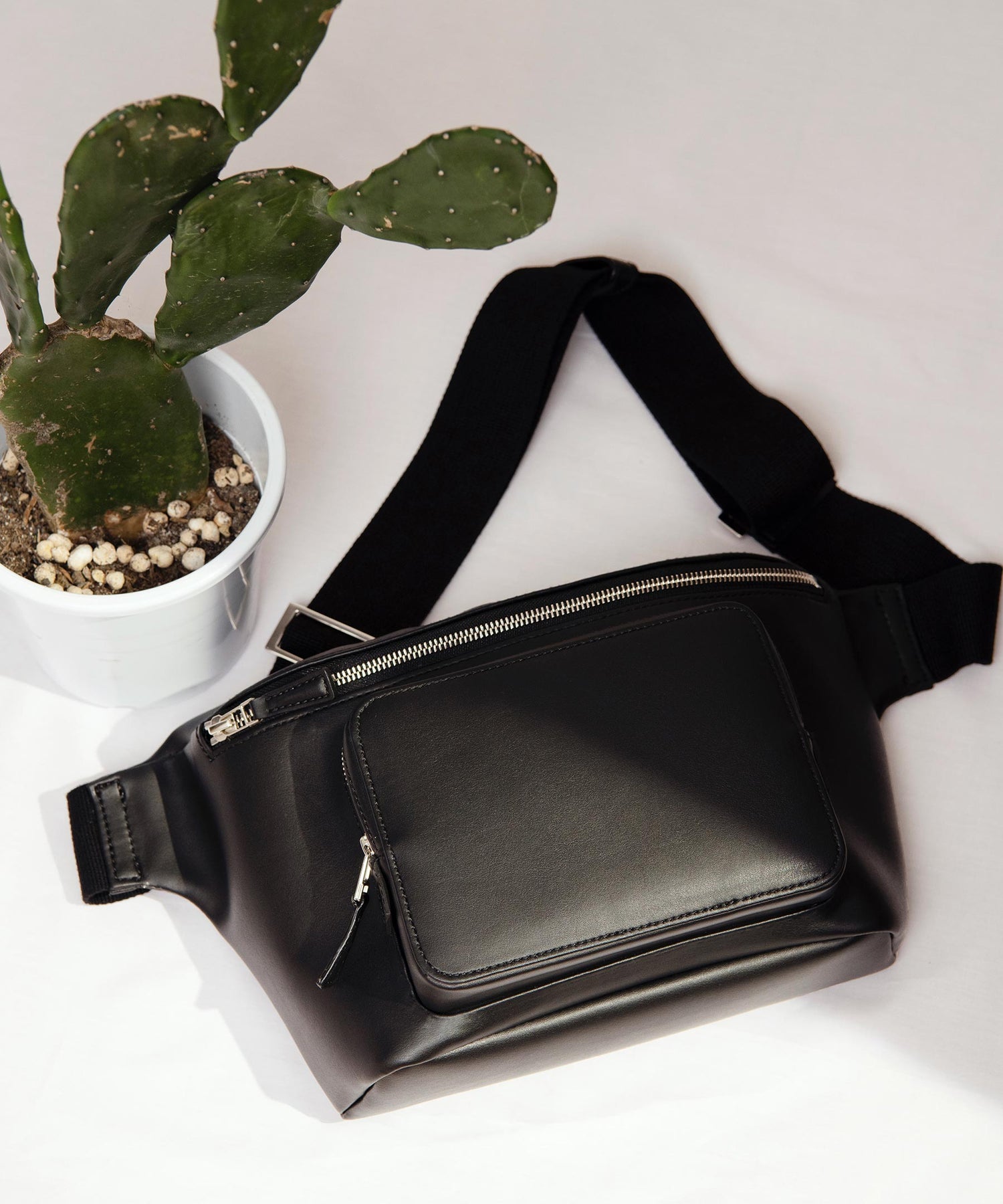 サボテンレザー ボディバッグ